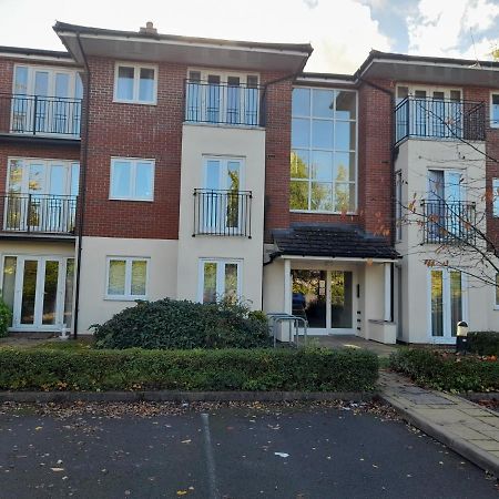 Penthouse Apartment Free Wi-Fi & Parking Occasional Bed Available Solihull Esterno foto