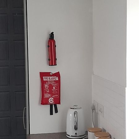 Penthouse Apartment Free Wi-Fi & Parking Occasional Bed Available Solihull Esterno foto