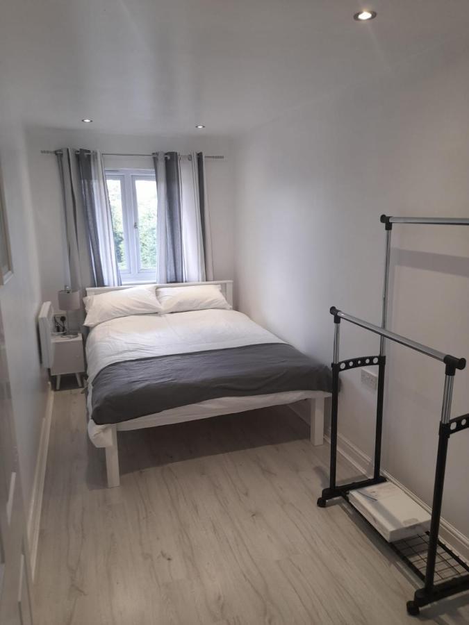 Penthouse Apartment Free Wi-Fi & Parking Occasional Bed Available Solihull Esterno foto