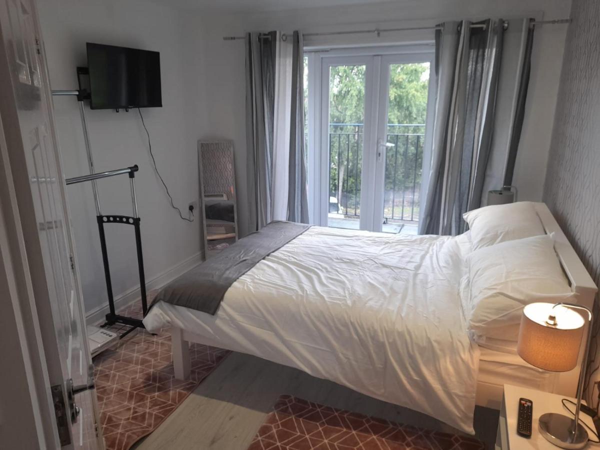 Penthouse Apartment Free Wi-Fi & Parking Occasional Bed Available Solihull Esterno foto