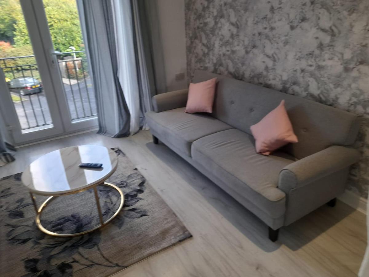 Penthouse Apartment Free Wi-Fi & Parking Occasional Bed Available Solihull Esterno foto